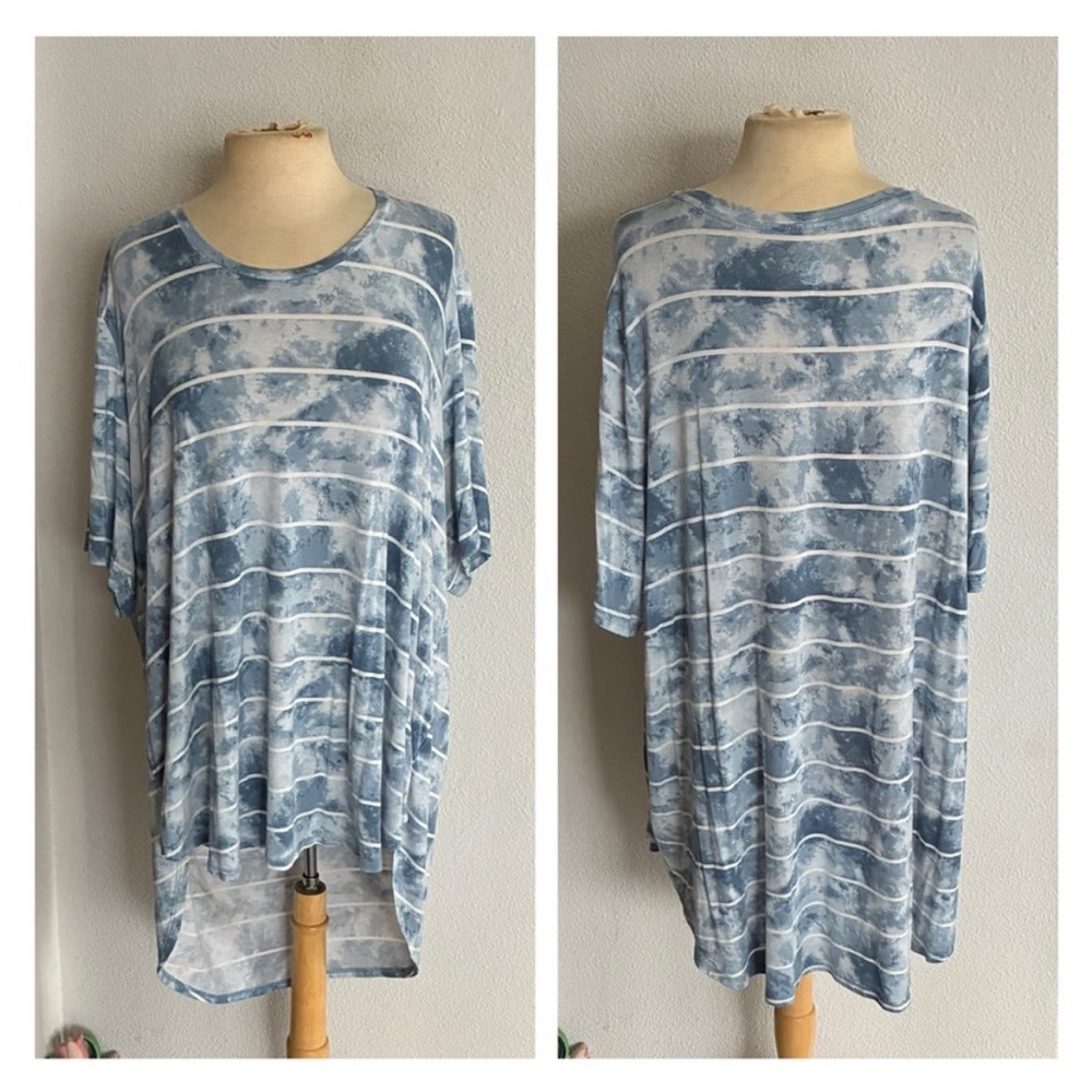 WAS $20 Maurices blue/ white tunic